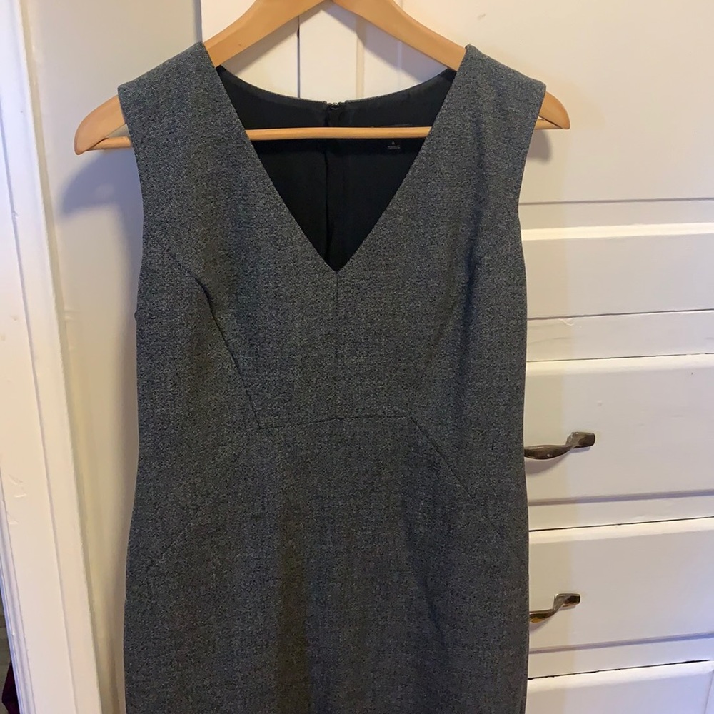 Ann Taylor Grey Sleeveless Dreas